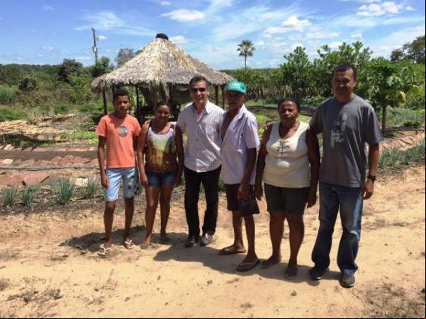 Prefeito Gilberto visita família contemplada pelo Projeto PAIS.(Imagem:Secom)
