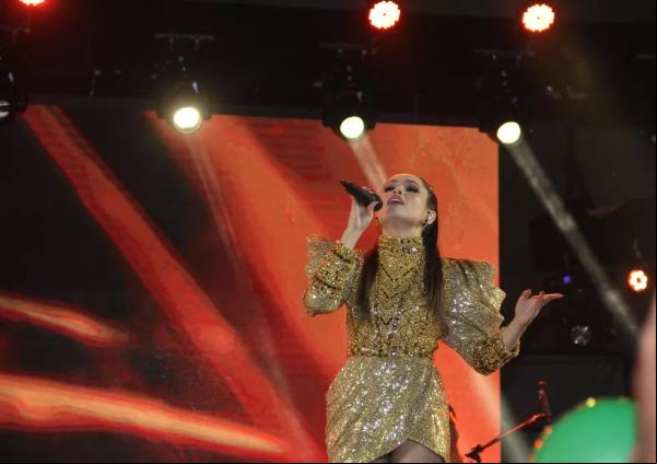 Juliette cantou várias de suas músicas e grandes sucessos do forró em Campina Grande, PB.(Imagem: Bruna Couto/g1 )
