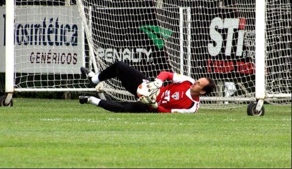 Determinação nos treinos é característica marcante de Rogerio Ceni.(Imagem: Cleber Akamine)