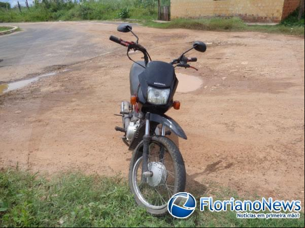 Polícia Militar encontra moto abandonada no meio do mato em Floriano.(Imagem:FlorianoNews)