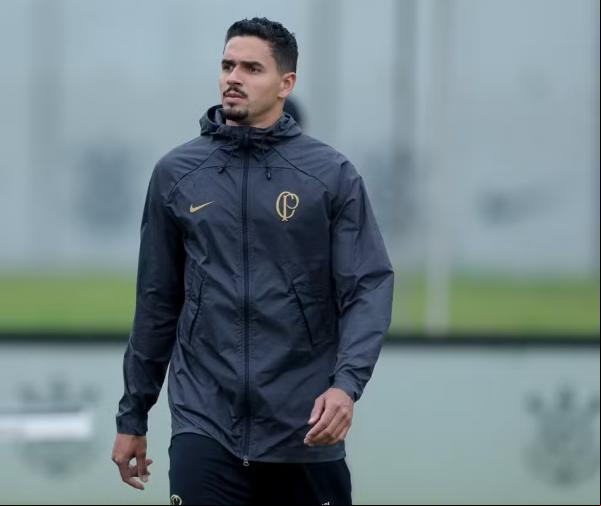 Lucas Veríssimo em treino do Corinthians em 2023.(Imagem:Rodrigo Coca/Agência Corinthians)