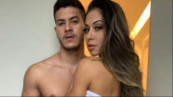 Arthur Aguiar dorme na casa da ex-mulher, Mayra Cardi, e explica motivo(Imagem:Reprodução)