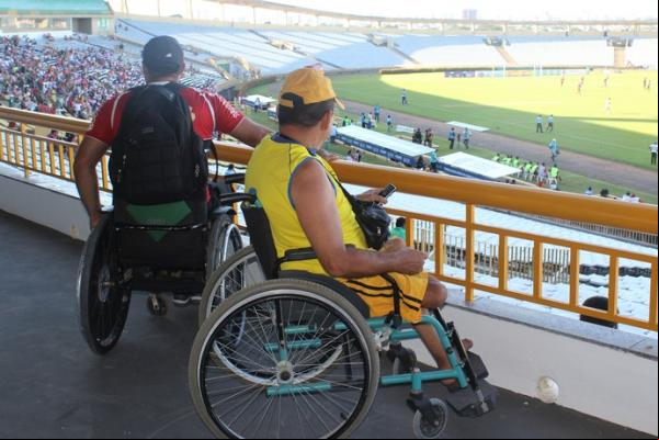Cadeirantes no Estádio Albertão.(Imagem:Abdias Bideh/GloboEsporte.com)