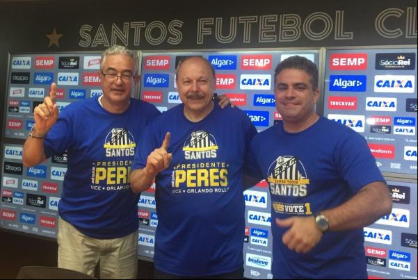 Peres entre o colaborador Odir Cunha (à esq.) e o vice Orlando Rollo (à dir.)(Imagem:Gabriel dos Santos)