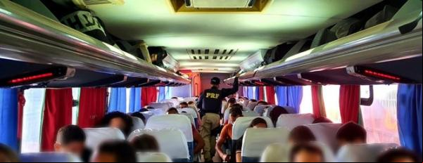 Ação educativa no terminal rodoviário de Teresina.(Imagem:Divulgação/PRF)