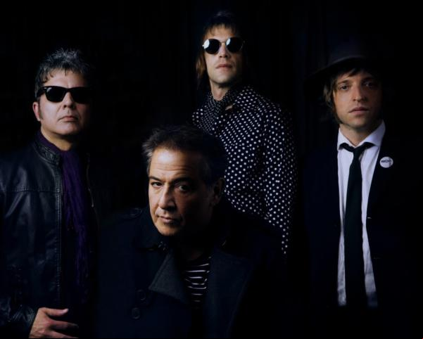 Música de autoria de Johnny Boy, baixista da atual formação do grupo Ira!, a balada foi escolhida para ser o terceiro single do ainda inédito primeiro álbum de Nasi & Os S(Imagem:Reprodução)