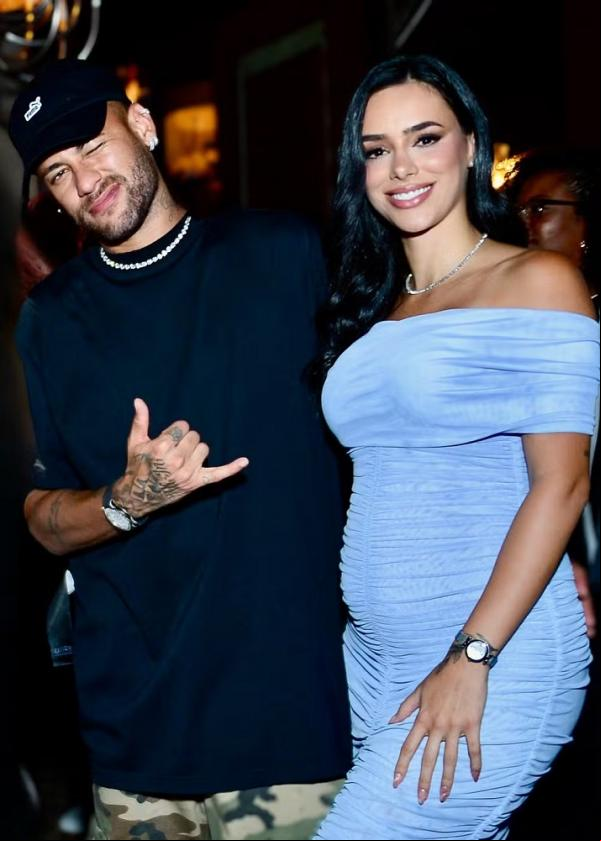 Neymar e Biancardi celebram os 29 anos de Rafaella em jantar com presença de Piqué em SP.(Imagem:Eduardo Martins/Brazil News)
