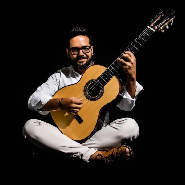 O violonista Cainã Cavalcante toca dez temas autorais de Garoto em álbum programado para 25 de junho.(Imagem:Tainá Cavalcante / Divulgação)