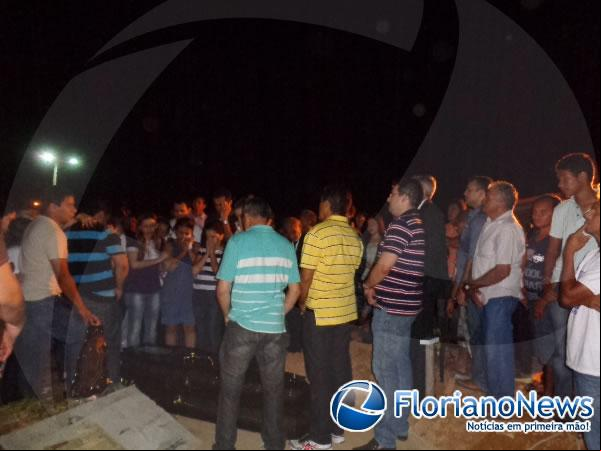 Emoção e comoção marca sessão especial e sepultamento do Secretário Gonzaga Carvalho. (Imagem:FlorianoNews)