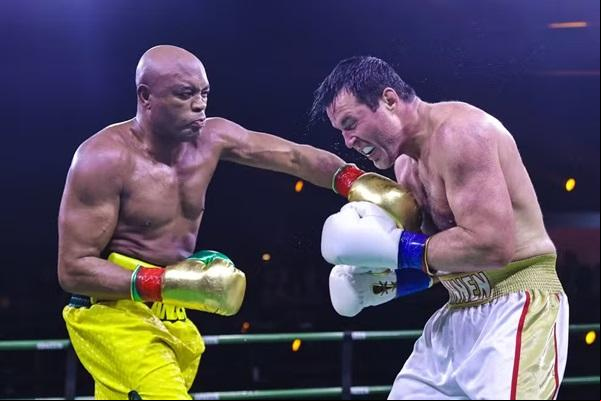 Anderson Silva acerta direto em Chael Sonnen no Spaten Fight Night (Imagem: Wander Roberto/Divulgação)